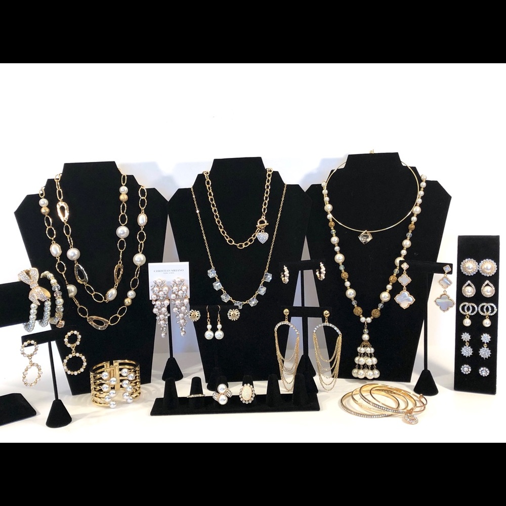 Exquisite pearls in gold jewelry bundle.